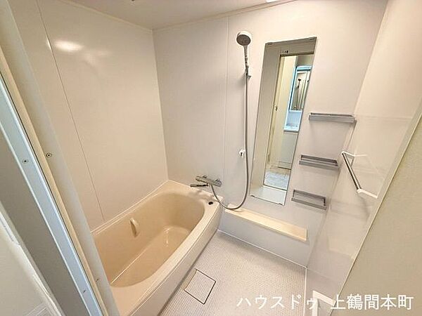 一日の疲れを癒す、落ち着いた雰囲気のバスルームです