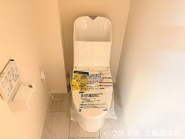 トイレには快適な温水洗浄便座付き