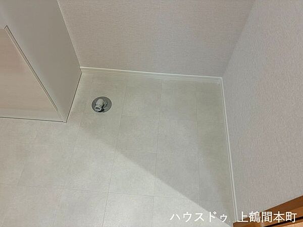 暮らしの中心として活躍する、快適性と実用性を兼ね備えた洗濯機置き場です。片付けまでスムーズに行える、考えられた動線設計
