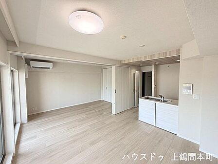 家族が自然と集まる心地よいリビング空間