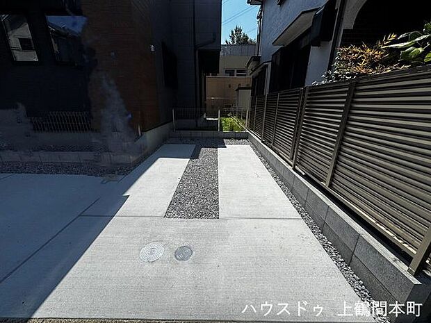 ゆとりの駐車スペースで毎日の乗り降りも快適