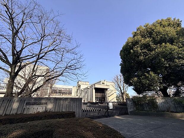 由野台中学校由野台中学校の教育目標は「心豊かな人・進んで学ぶ人・生き生きと活動する人」。思いやり・探究心・たくましさを育み、「心と学びと活動と」を合言葉に生徒が主役の学校づくりを進めています。(公…