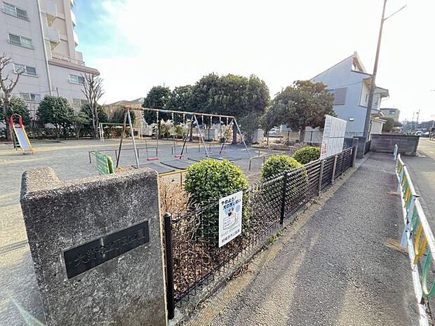 大野台2丁目公園大野台2丁目公園が近くに。大野台エリアに点在する公園のひとつとして、散歩や外遊びに気軽に使える身近な緑の場所です。特別な日でなくても、ふらっと立ち寄りたくなる公園です。 800m