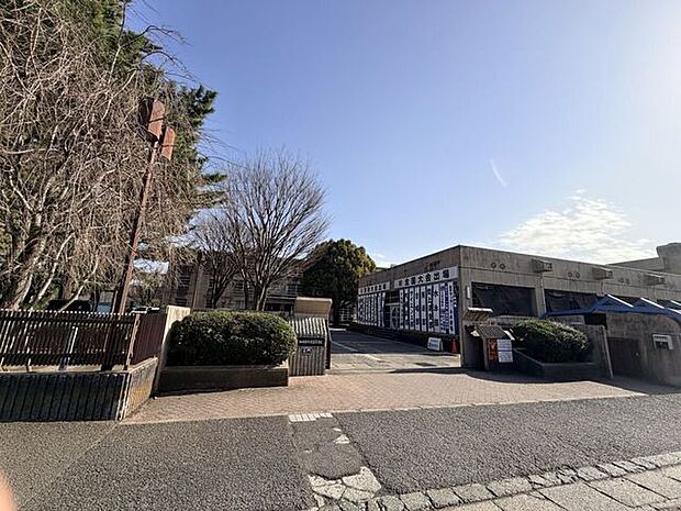 神奈川県立相模原弥栄高等学校芸術・スポーツの分野で高い実績を誇る県立高校が徒歩圏内。充実した教育環境が整っており、お子様の進路選択の幅が広がります。 1730m