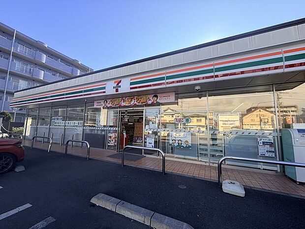 セブン-イレブン 相模原相南1丁目店24時間営業で毎日のお買い物に便利なコンビニです。お弁当や飲み物、日用品が揃うほか、ATMや各種サービスも利用可能。東林間駅から徒歩圏内で、通勤・通学時や急なお…