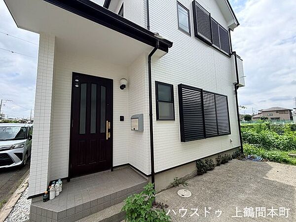 住まいの第一印象を彩る、明るく清潔感のある玄関です
