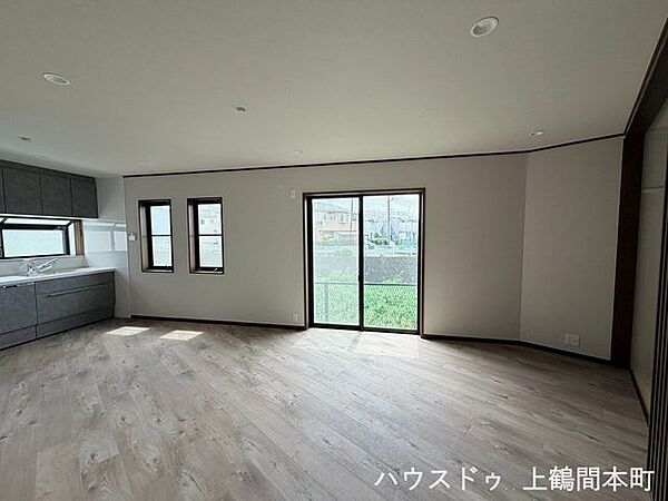 ゆったりくつろげる開放感のあるリビングです