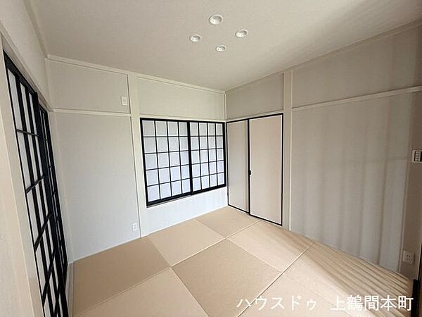 畳の香りに、心までゆっくりほどけていく和室。