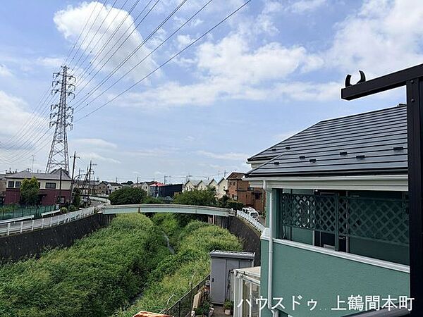 遠くまで見渡せる開放感のある眺望が、日々の暮らしにゆとりを与えます