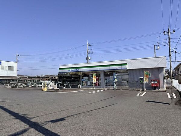 ファミリーマート　相模原下溝店相模原市南区の住宅街にある地域密着型のコンビニ。駐車場があり車での利用もしやすく、日用品や軽食、飲料、ATMも利用可能。周辺住民の普段使いや通勤・通学途中の立ち寄りに…