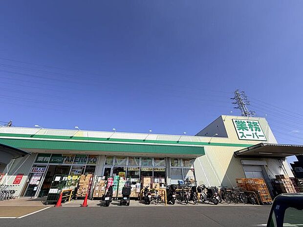 業務スーパー TAKENOKO下溝店新鮮な食材から大容量商品、冷凍食品まで豊富に揃う人気のスーパー。毎日お買い得価格で、業務用はもちろん、ご家庭用のお買い物にも便利な頼れるお店です。 1350m