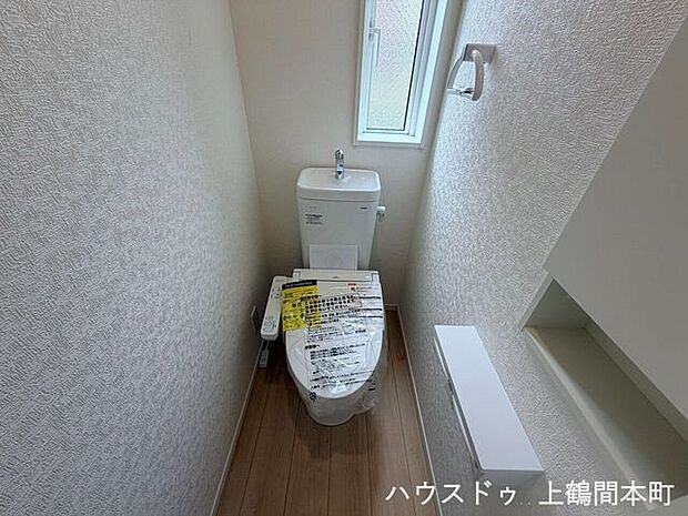 トイレには快適な温水洗浄便座付き