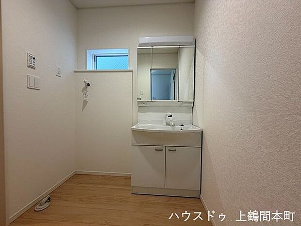 清潔感のあるデザインで、気持ちよく使える洗面空間