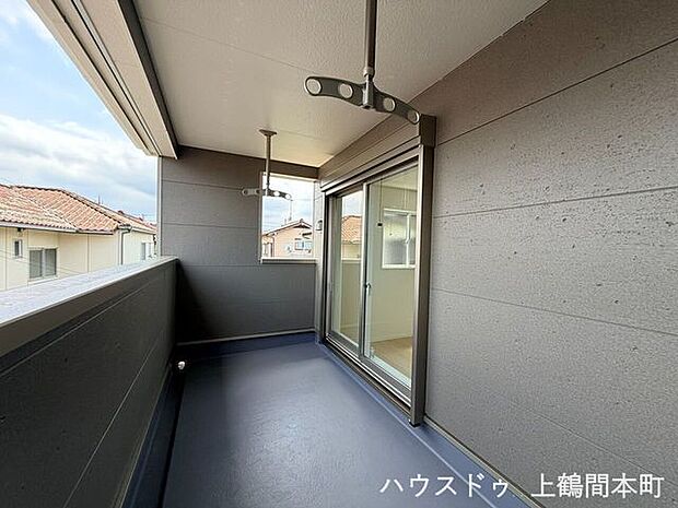 洗濯物がたっぷり干せる、ゆとりある広さのバルコニー