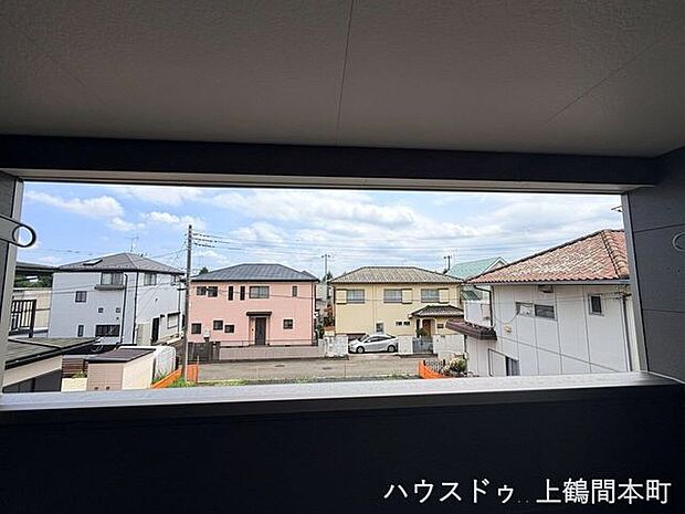 遠くまで見渡せる開放感のある眺望が、日々の暮らしにゆとりを与えます
