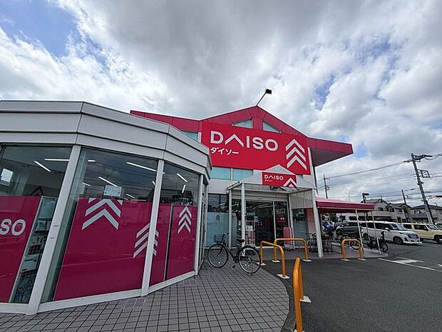 ダイソー 相模原陽光台店日用品・文具・キッチン用品・収納用品など幅広い商品を取り揃える100円ショップです。暮らしに役立つアイテムが手軽に購入でき、日常の買い足しや急なお買い物にも便利。地域の生活…
