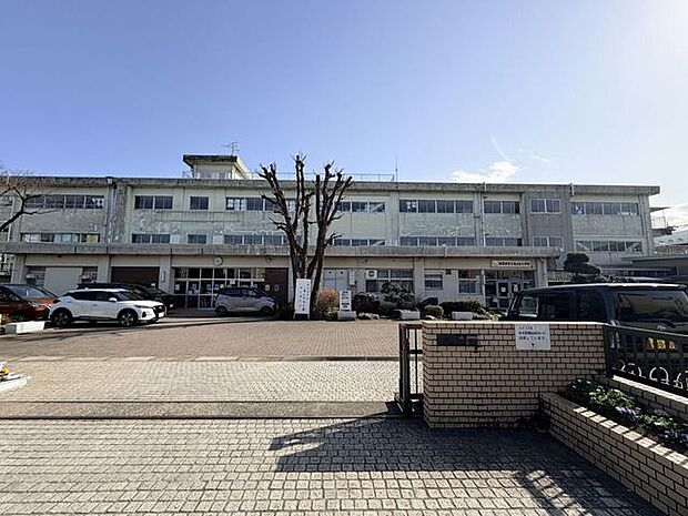 光が丘小学校「元気・夢・やさしさ・思考力」を備えた光っ子を育てる。健康安全の保持、思いやりと協力で豊かな生活を築き、自分の考えで課題を追究し、確かな学力と表現力を伸ばす子どもをめざす学校です。(公…