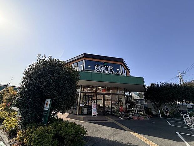 ユーコープ ミアクチーナ並木あおば店新鮮な野菜や鮮魚、精肉をはじめ、こだわりのお惣菜や日用品まで幅広く揃うスーパーマーケット。地域に寄り添った品揃えで、毎日のお買い物に便利な暮らしを支えるお店です…