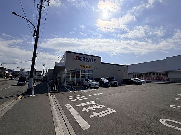 クリエイトSD 相模原相武台店医薬品や化粧品、日用品、食品まで幅広く取り揃えるドラッグストア。処方箋受付にも対応し、毎日の健康管理やお買い物に便利な地域密着型のお店です。 70m