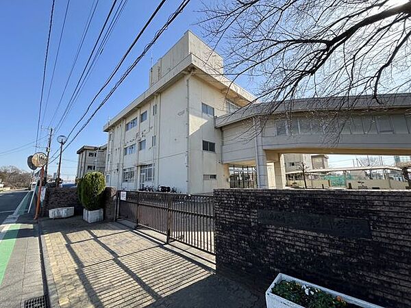 麻溝台中学校麻溝台中学校の教育目標は「心豊かにたくましく生きる生徒」の育成。やさしい心・規則正しい生活・環境美化・自ら学ぶ姿勢の五つの努力を大切に、地域とともに温かな学校づくりを進めています。(公…