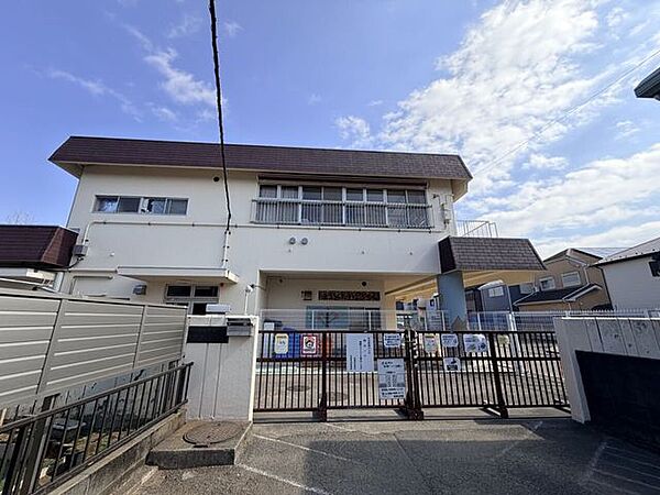 相模原市立新磯保育園市立の保育園が通園圏内に位置します。公的な安心感のある環境のもと、お子様を預けやすい住環境が整っています。 840m