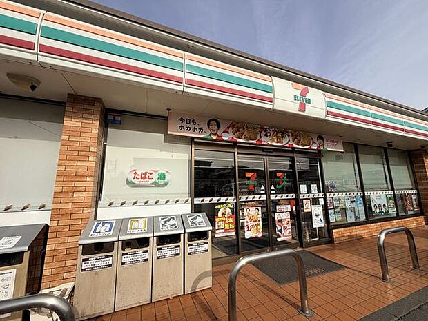 セブン-イレブン 相模原豊町店相模原市南区豊町の住宅街にあるコンビニ。相模大野駅から徒歩圏内で、軽食や飲料、日用品、ATMなどが揃い、24時間営業で便利です。駐車場もあり、地域住民や通勤・通学途中…