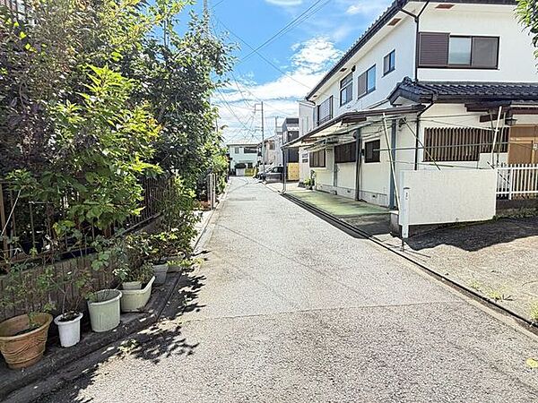 前面道路を含め、現地には写真では伝わらない魅力が広がっています。