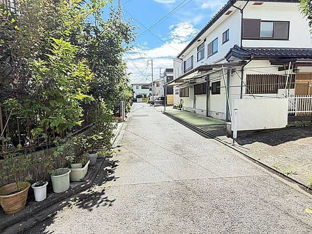 前面道路を含め、現地には写真では伝わらない魅力が広がっています。