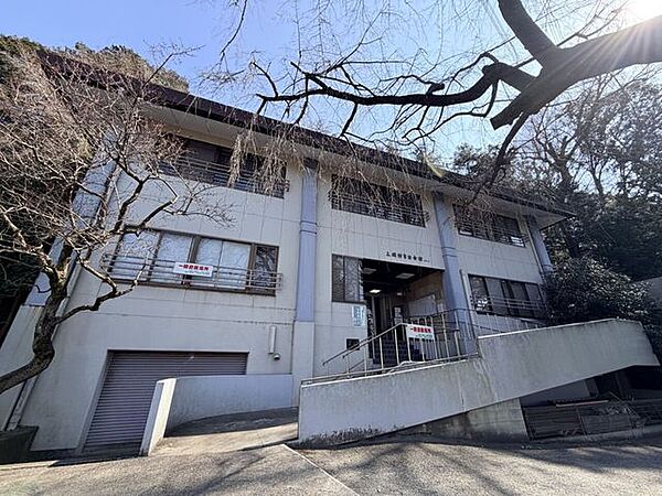 上磯部自治会館地域住民の交流や自治会活動の拠点となる施設。会合や地域行事、防災活動などに利用され、上磯部地区のコミュニティづくりを支える身近な場所です。地域のふれあいや助け合いの場として親しまれて…
