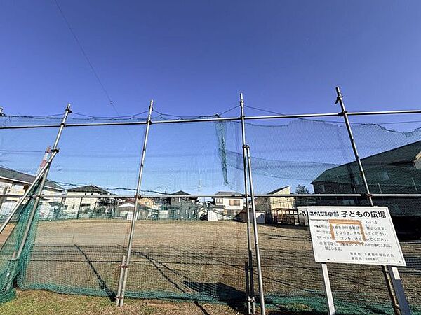 下磯部中部こどもの広場地域の子どもたちが集まる下磯部中部こどもの広場がそばに。顔見知りが自然とできる環境は、引っ越してきたばかりの家族にも心強い存在です。 420m