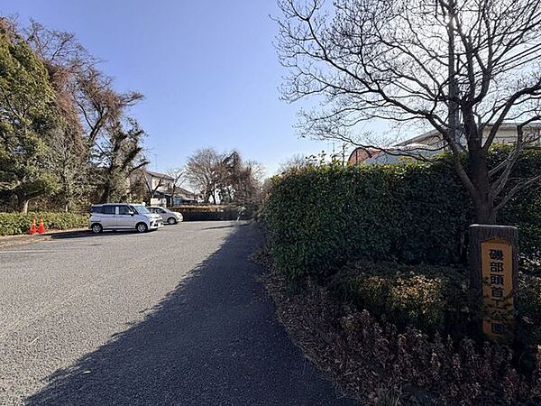 磯部頭首工公園相模川の水辺に広がる磯部頭首工公園がそばにあり、川のせせらぎを感じながらのんびり散歩できるのがいいところ。自然の豊かさを日常の中で味わえます。 420m