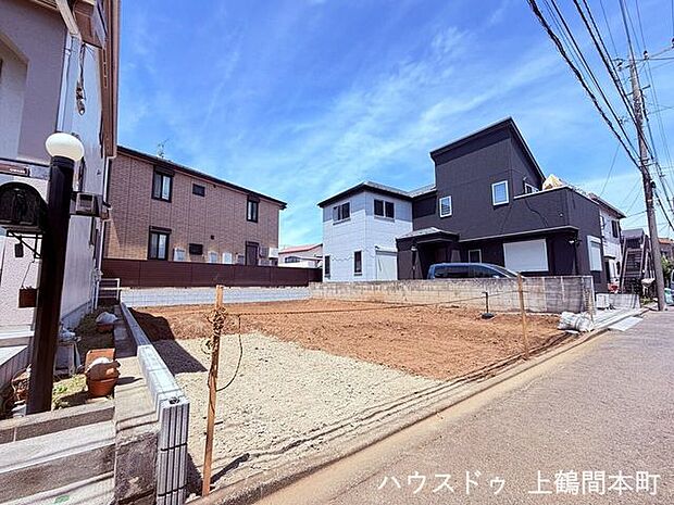 閑静な住宅街で静かに暮らしながら、テニスコートやクリーニング店も近くて便利。東大沼3丁目の新築戸建てで、家族の理想の暮らしをここから始めませんか。新鮮な情報をいち早くお届け！ハウスドゥ上鶴間本町へ。