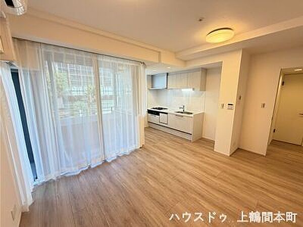 家族が自然と集まる心地よいリビング空間ゆったりくつろげる開放感のあるリビングです明るい陽射しが差し込む居心地の良い空間家具配置もしやすい使い勝手の良いリビング