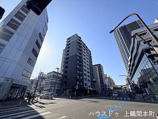 現地でしか伝わらない、前面道路を含めた開放感をぜひご体感ください。前面道路が広く、駐車が苦手な方にも安心の住環境です。前面道路もゆとりがあり、開放感あふれる街並みが魅力です。