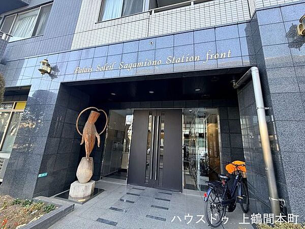 ホテルライクな雰囲気が住まいの価値を高めてくれます♪一歩足を踏み入れた瞬間に感じる上質な住空間♪来客時にも誇らしくお迎えできる美しいエントランスホールです♪