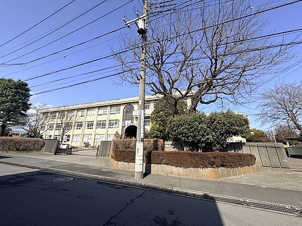 若草中学校 670m