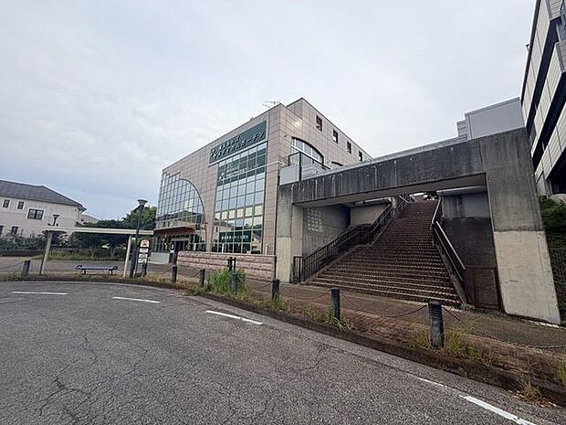 横浜あおばメディカルガーデンこどもの国駅徒歩2分の便利な医療施設。眼科や内視鏡クリニックなど地域の健康を支える医療機関が入っており、通いやすく安心できる環境が魅力。日々の健康管理や専門的な診療にも…