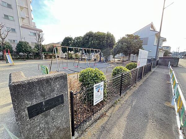 大野台2丁目公園大野台2丁目公園が近くに。大野台エリアに点在する公園のひとつとして、散歩や外遊びに気軽に使える身近な緑の場所です。特別な日でなくても、ふらっと立ち寄りたくなる公園です。 370m