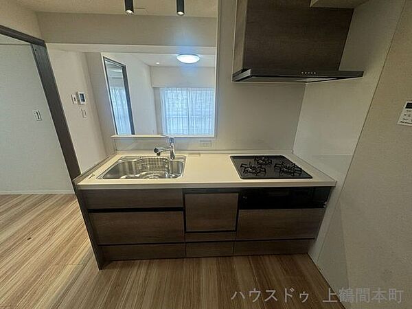 落ち着いた高級感のある色調のキッチンです。