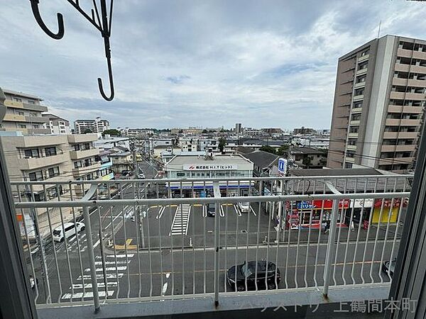 ベランダ側は遮る建物もなく視界良好です。