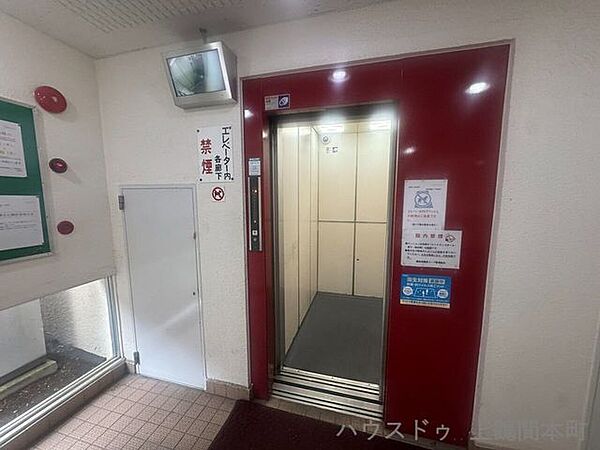 エレベーターを上がります。