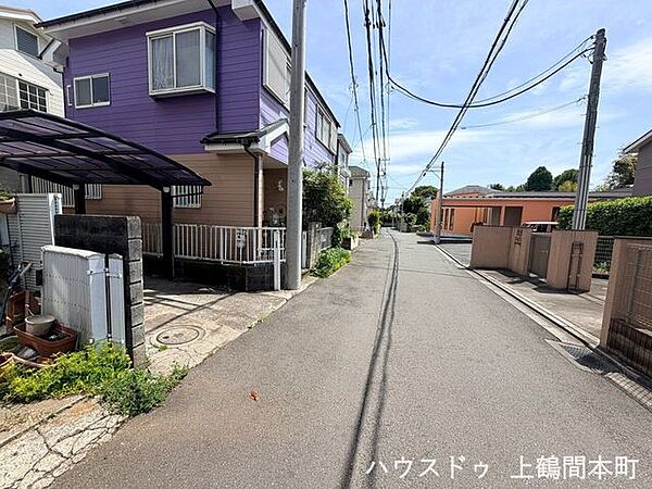 前面道路が整備されており、お車の出し入れもスムーズに行えます。
