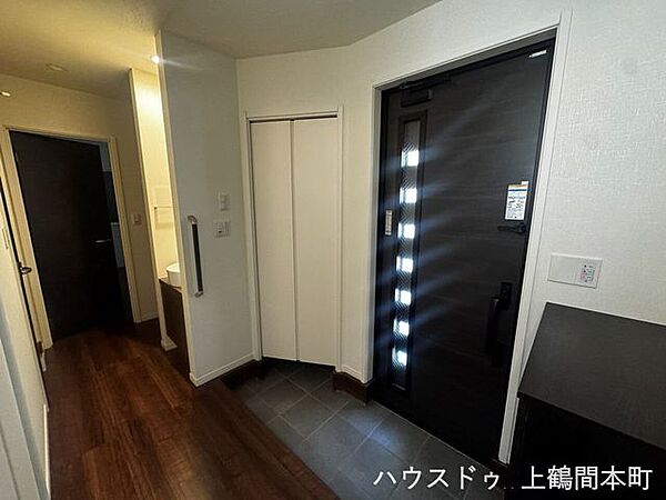 ゆとりある玄関スペースで、毎日の出入りもスムーズに行えます