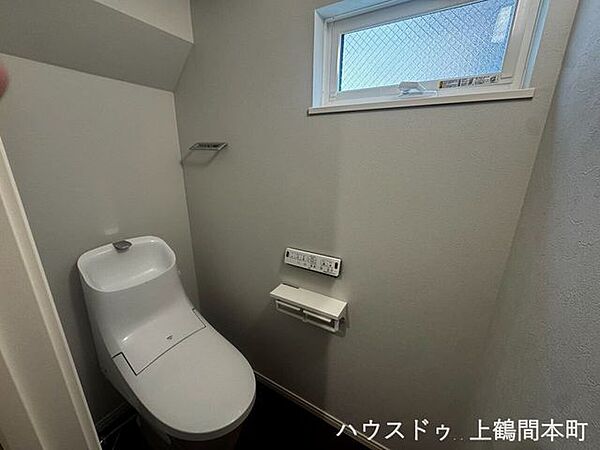 トイレには快適な温水洗浄便座付き