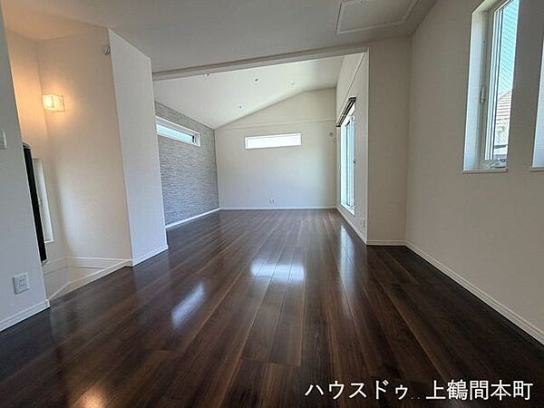 季節の光を感じながら、ゆっくり暮らせる洋室。