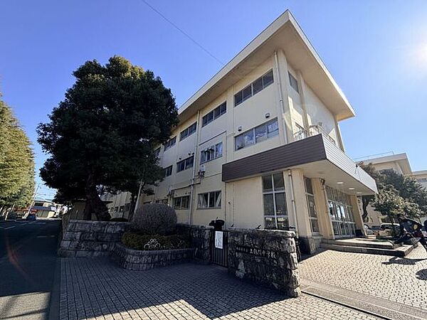 上鶴間中学校 730m