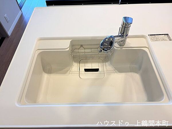 洗剤やスポンジも置きやすい便利な設計