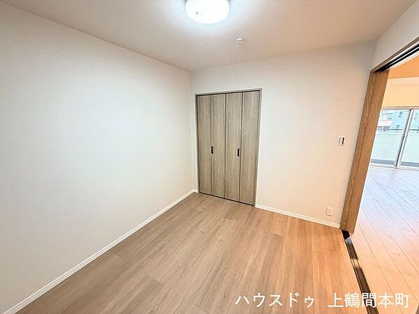 ナチュラルな雰囲気で落ち着いて過ごせる洋室。