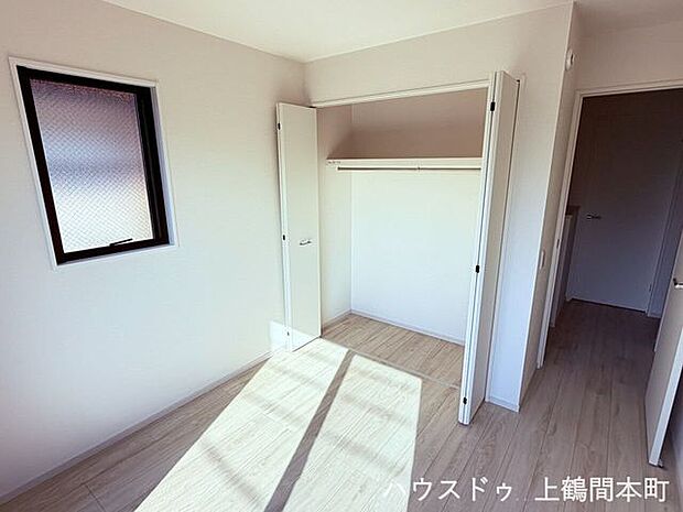 ハンガーパイプ付きで、衣類収納もスマートに対応できます