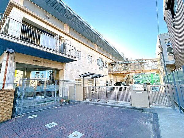 【小学校】内山小学校まで約750ｍ（徒歩約10分）。